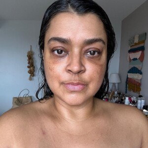 Preta Gil: nua e sem maquiagem, cantora exibe foto impactante nas redes sociais
