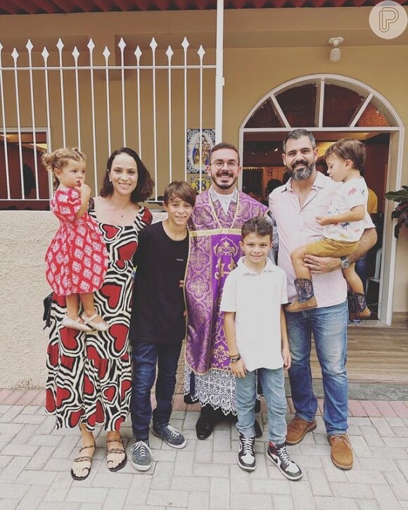 Juliano Cazarré e Letícia Cazarré são pais de Maria Guilhermina (8 meses), Vicente (12 anos), Inácio (de 9), Gaspar (de 3) e Maria Madalena (de 2 anos)