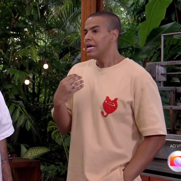 'Minha filha nasceu com problema de coração, então operou o coração. Só que na cirurgia chegou um momento que deu um problema. Ela quase embarcou', relatou Juliano Cazarré