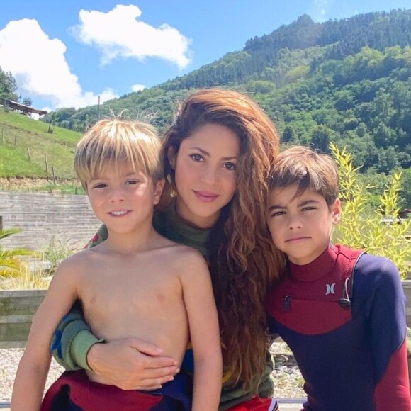 Shakira aproveitou o fim de semana para passear com os filhos por Nova York