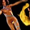 Valéria Valenssa dançou com tecidos que mudavam de cor no Carnaval Globeleza de 1999