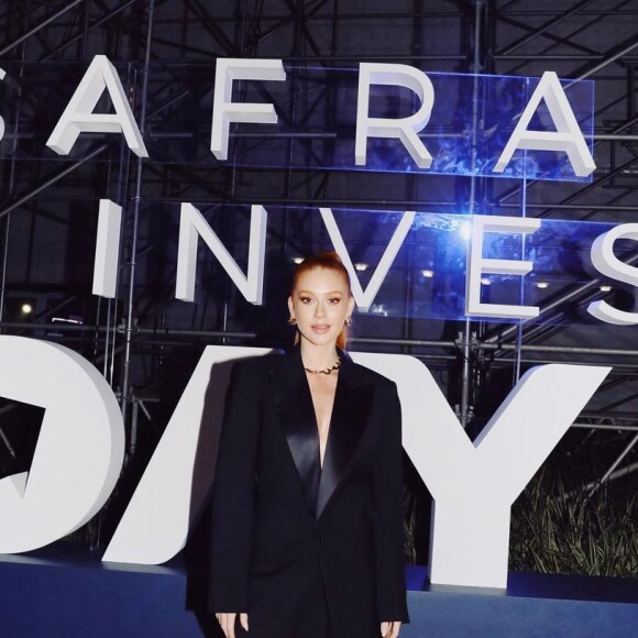 Vestido de alfaiataria de Marina Ruy Barbosa foi destaque no look all black da atriz