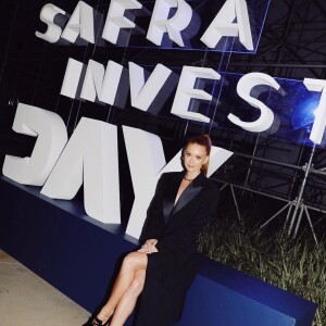 Vestido escolhido por Marina Ruy Barbosa trouxe toque elegante ao visual all black