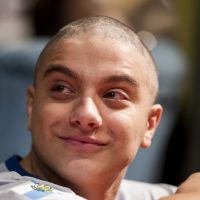'Malhação': Jeff raspa o cabelo para homenagear Lucrécia, que luta contra câncer