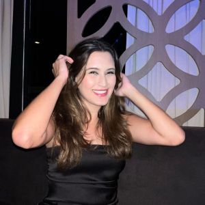 Dos trigêmeos de Fátima Bernades, Bia Bonemer é a mais parecida fisicamente com a jornalista