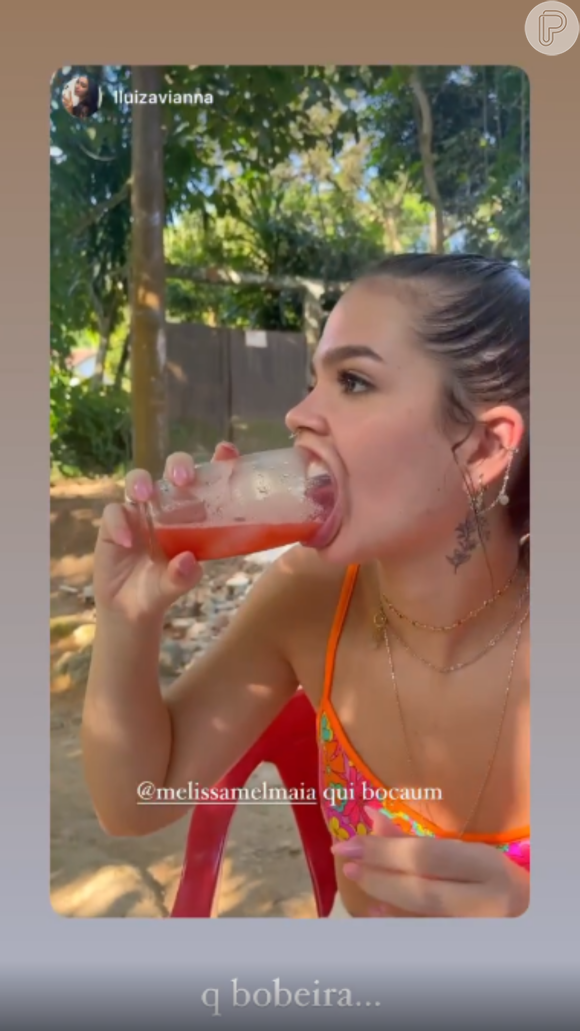 Mel Maia compartilhou o vídeo em que coloca um copo inteiro na boca e brincou: 'Que bobeira'