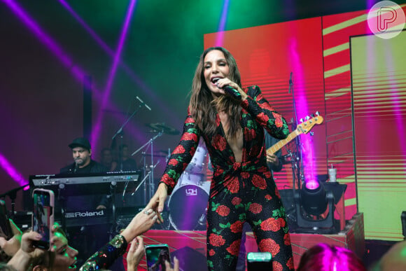 Ivete Sangalo foi atração das bodas de prata de Karla e Marcelo Felmanas