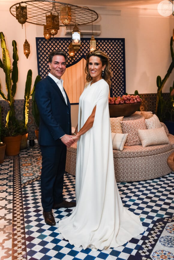 O casal Karla e Marcelo Felmanas posou para fotos na decoração inspirada no Marrocos na mansão da família 