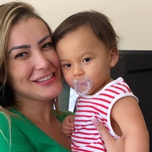 Andressa Urach pensou em doar o filho para um sacrifício em um surto psicótico