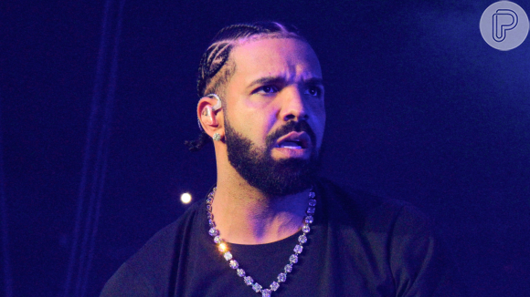 Os motivos que levaram Drake a cancelar o show no Lollapalooza vão te revoltar. Todas as informações a seguir são da coluna Leo Dias, do Metrópoles