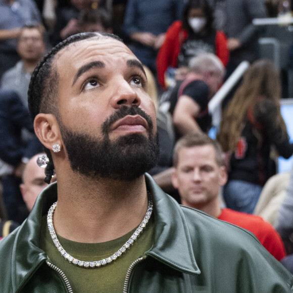 Drake cancelou sua apresentação no Lollapalooza Brasil em cima da hora, tão em cima da hora que sua estrutura já estava montada