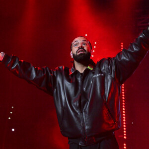 Drake considera que a plateia brasileira canta 'um inglês errado'