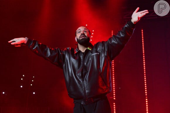 Drake considera que a plateia brasileira canta 'um inglês errado'