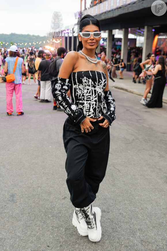 A produção usada no Lollapalooza por Pocah tinha estilo comfy e urbano