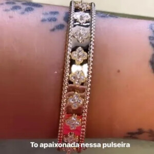 Virgínia Fonseca ganhou uma pulseira de grife para lá de luxuosa