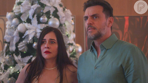 Guida (Alessandra Negrini) grita por ajuda quando Moretti (Rodrigo Lombardi) tenta pegar seu celular com as provas de que ele armou o atentado contra Guerra (Humberto Martins), na novela 'Travessia'