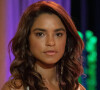 Na novela 'Travessia', Brisa (Lucy Alves) resolve denunciar Ari (Chay Suede) à polícia