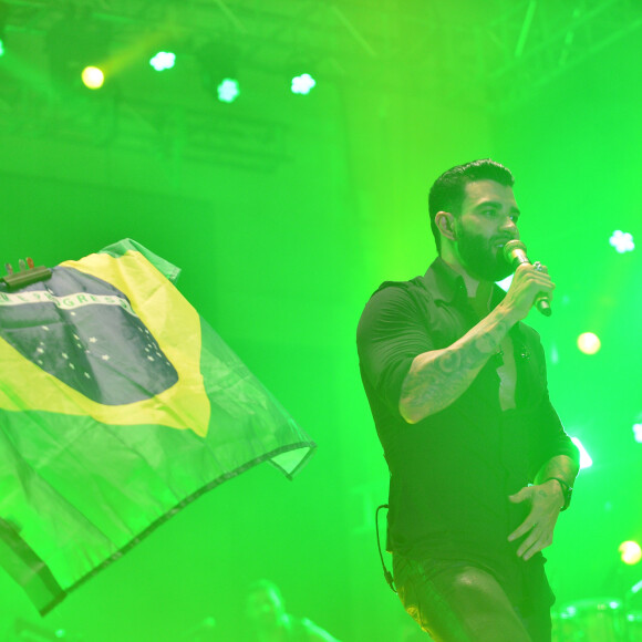 Gusttavo Lima passa perrengue em avião: as fortes chuvas da região causaram turbulências e impediram a aeronave de pousar