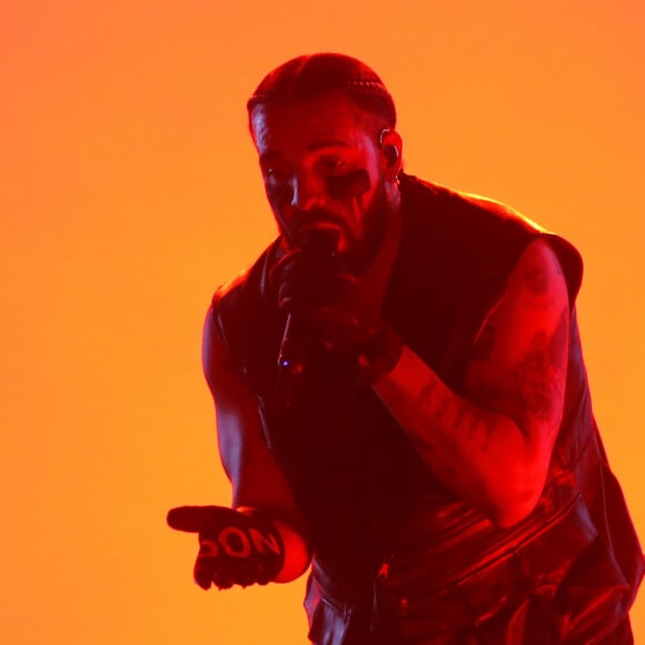 Drake: a equipe do rapper só tomou conhecimento do cancelamento em meio à montagem e foram informados juntos com a empresa responsável por organizar o festival