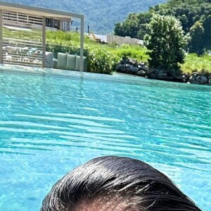 Bruna Biancardi publicou uma foto curtindo um dia de piscina