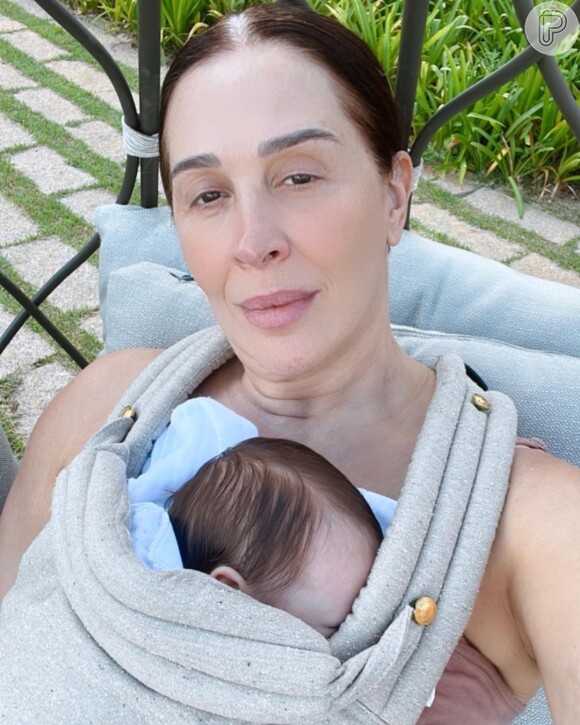Claudia Raia foi alvo de ataques por postar foto com filho caçula sem maquiagem