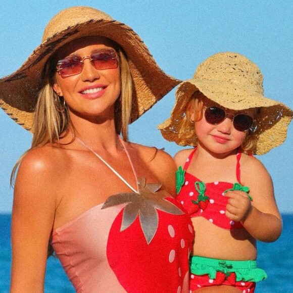 Ana Paula Siebert foi alvo de elogios dos seguidores por mostrar momentos com a filha