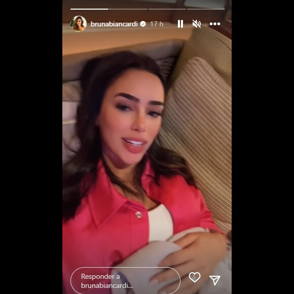 Bruna Biancardi também tem escondido a barriga nos Stories