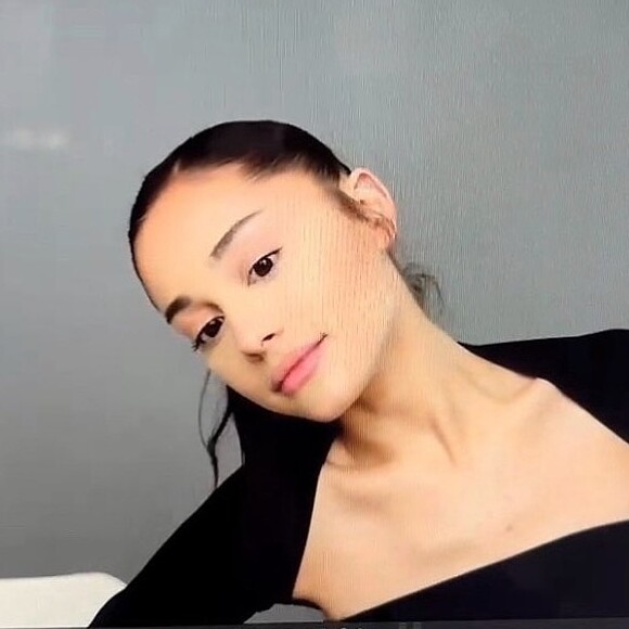 Ariana Grande preocupou fãs ao aparecer mais magra em fotos