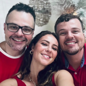 Paolla Oliveira aparece com os irmãos em vídeo publicado por Diogo Nogueira: 'Nossa família agarrada que nem um carrapato na gente'