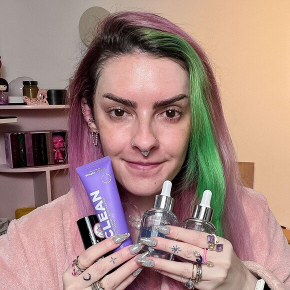 Karen Bachini: 'Faço resenha de produtos de beleza há mais de 16 anos. É meu trabalho. Estudo e analiso tudo o que envolve o produto'