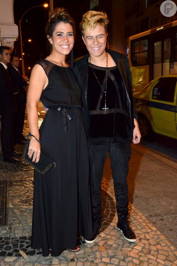 Maria Gadú e Lua Leça são oficialmente um casal. A cantora assinou um acordo de união estável com a produtora em novembro de 2013