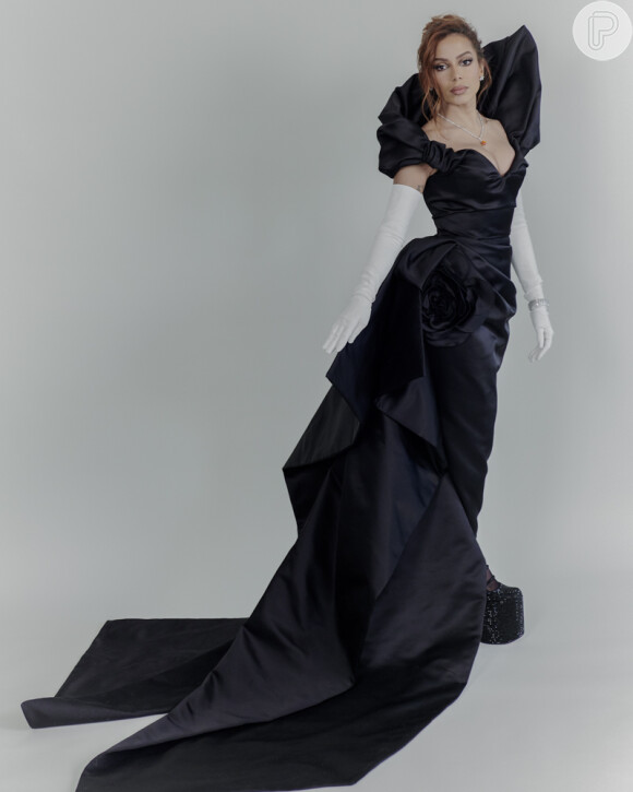 Anitta usou um vestido exclusivo desenvolvido pelo estilista Marc Jacobs