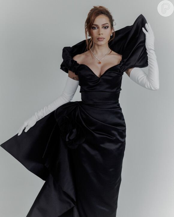 O vestido exclusivo criado por Marc Jacobs para Anitta tinha mood dramático e poderoso