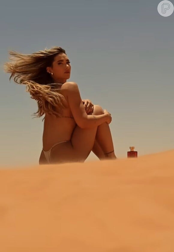 Virgínia Fonseca posou só de calcinha nas areias do deserto