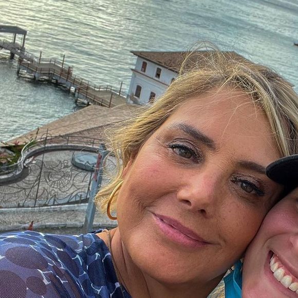 Filha de Heloísa Périssé, Luisa Périssé escreveu e protagoniza a peça 'Camareiras'