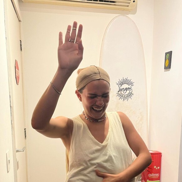 Filha de Heloísa Périssé, Luisa Périssé postou foto caracterizada de Seu Boneco, personagem do pai, Lug de Paula, na TV