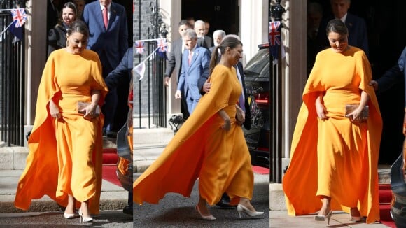 Janja escolhe vestido longo laranja com capa em evento com Lula antes da coroação de Rei Charles III. Veja!