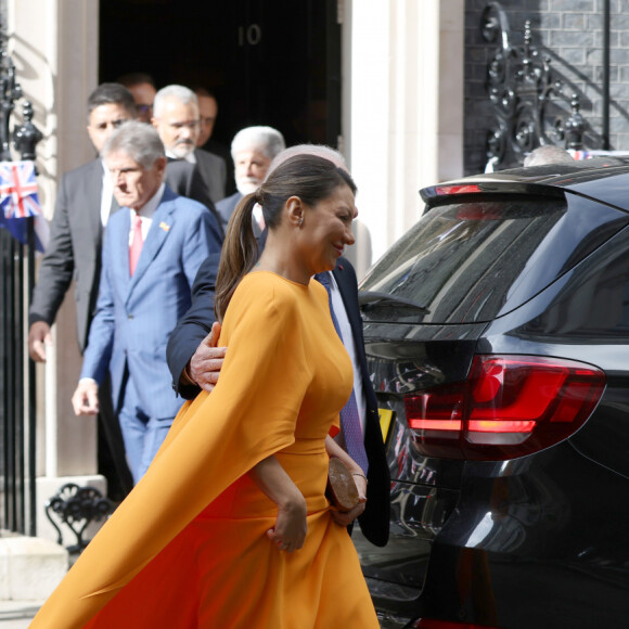 O vestido lanja usado por Janja em reunião tinha capa poderosa