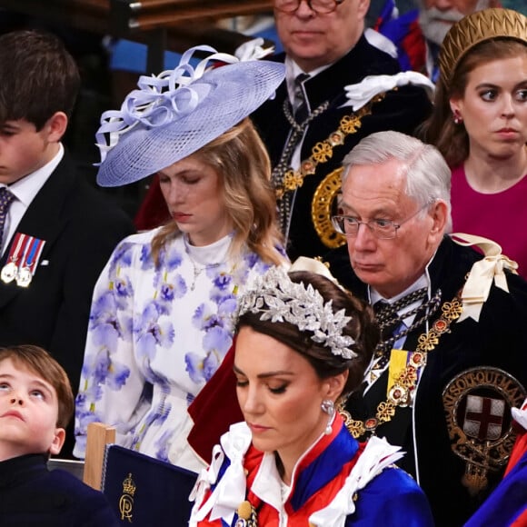 Kate Middleton ao lado do marido, o príncipe William, e de dois dos três filhos, Charlotte e Louis