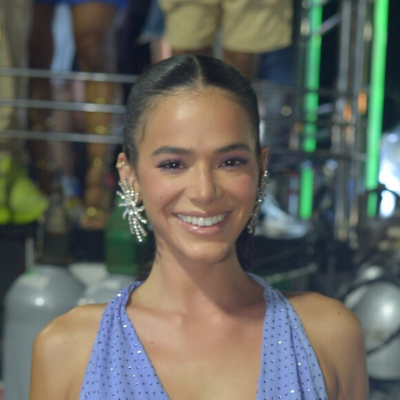 Qualquer look que Bruna Marquezine use já vira notícia