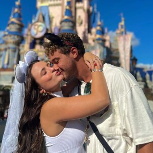 Larissa Manoela e André Luiz Frambach são noivos