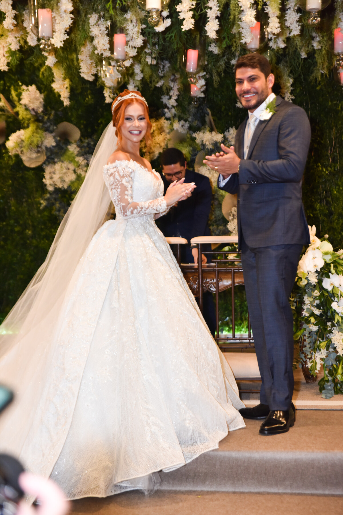 Foto: Mirela Janis e Yugnir Ângelo estão oficialmente casados - Purepeople
