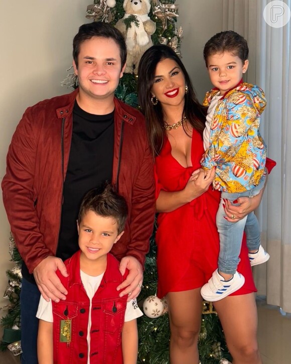 Paula Aires abandonou a carreira para seguir o marido, Matheus Aleixo, com quem tem dois filhos