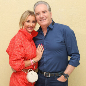 Casado com Ana Paula Siebert, Roberto Justus não mencionou mães de outros filhos em homenagem e foi defendido na web