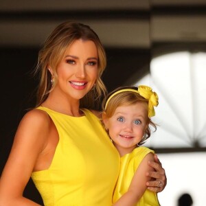 Roberto Justus postou uma foto de Ana Paula Siebert com a filha, Vicky, e se declarou para a modelo