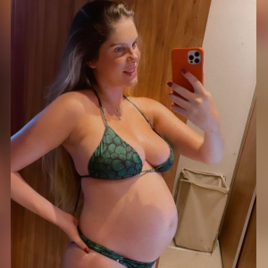 Bárbara Evans anunciou, nesta segunda-feira (16), que está grávida de gêmeos