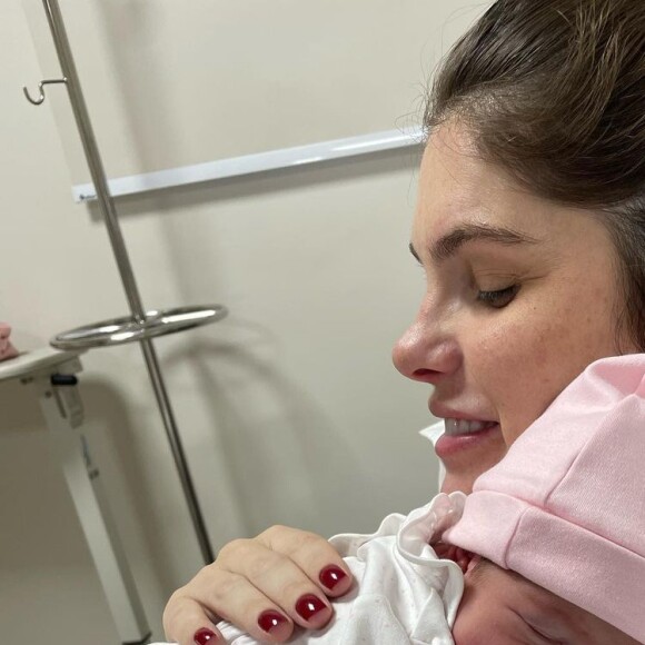Bárbara Evans negou possibilidade de perder um dos bebês como na gestação anterior: 'Os dois estão perfeitos do mesmo tamanho'