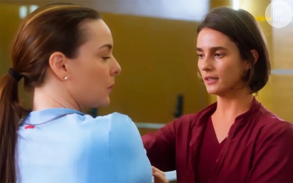 Novela 'Vai na Fé': exibição ou não do beijo de Clara (Regiane Alves) e Helena (Priscila Sztejnman) vai ser decidido pela Globo nesta terça-feira 23 de maio de 2023