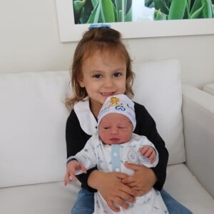 Tata Estaniecki fez uma declaração aos filhos nas redes sociais