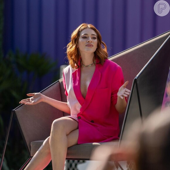 Blazer pink usado por Ana Clara na final do reality 'Túnel do Amor' é da marca RLucian